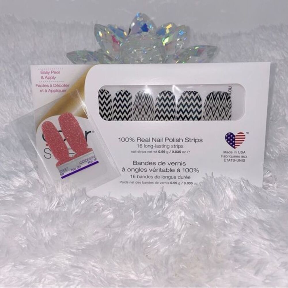 Color Street | Keep Calm and Chevron, Chevron design on clear base nail strips